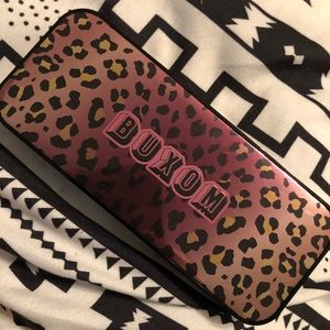 BUXOM WHITE RUSSIAN EYESHADOW PALETTE. LIKE NEW.